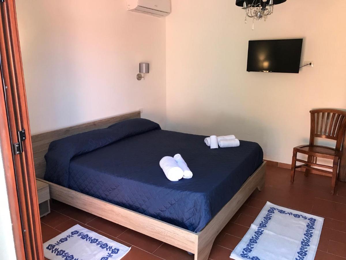 B&B Da Tizy San Teodoro  Eksteriør billede