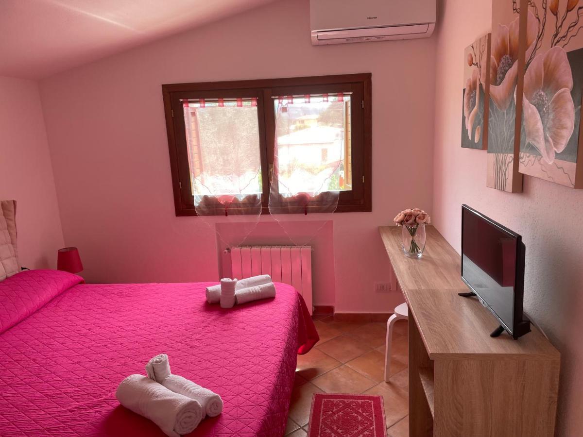 B&B Da Tizy San Teodoro  Eksteriør billede